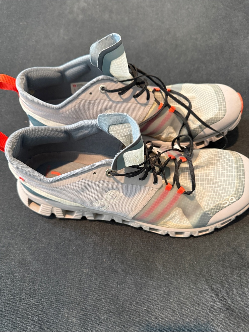 On Cloud Lightweight Gray Athletic Sneakers with Coral Accents